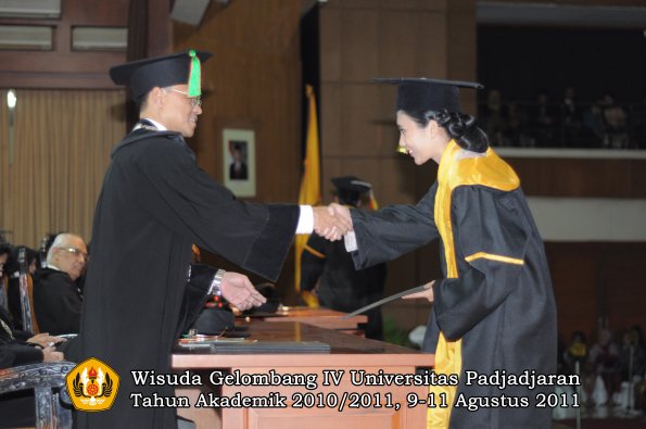 wisuda-fmipa-oleh-dekan-222