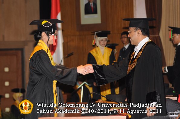 wisuda-fmipa-oleh-rektor-003