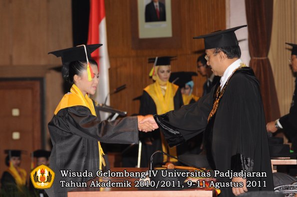 wisuda-fmipa-oleh-rektor-005