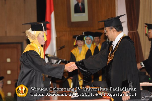 wisuda-fmipa-oleh-rektor-006