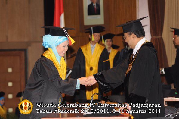 wisuda-fmipa-oleh-rektor-008