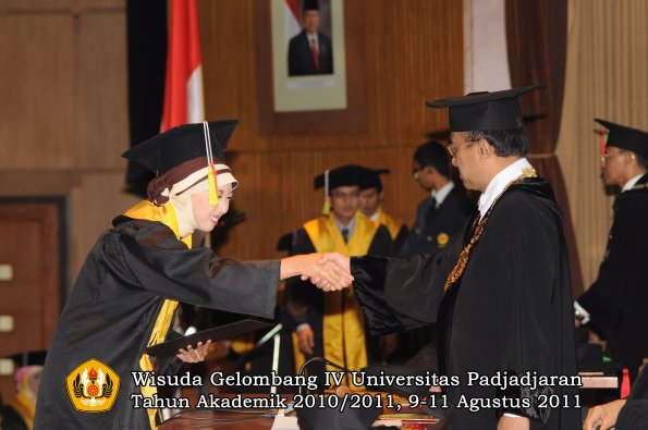 wisuda-fmipa-oleh-rektor-022