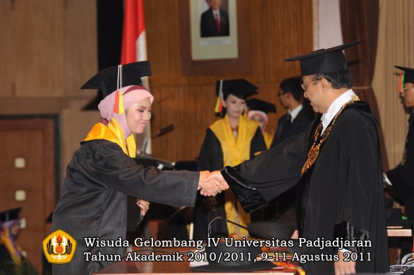 wisuda-fmipa-oleh-rektor-026