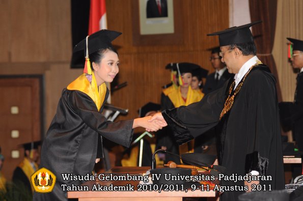 wisuda-fmipa-oleh-rektor-031