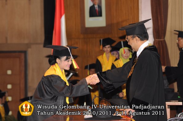 wisuda-fmipa-oleh-rektor-032