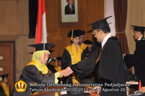 wisuda-fmipa-oleh-rektor-033