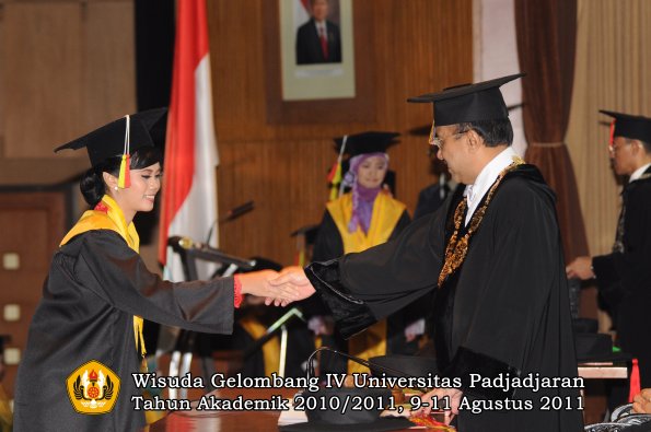 wisuda-fmipa-oleh-rektor-034