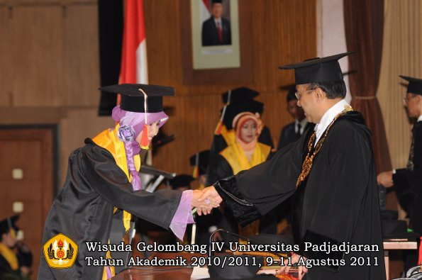 wisuda-fmipa-oleh-rektor-035