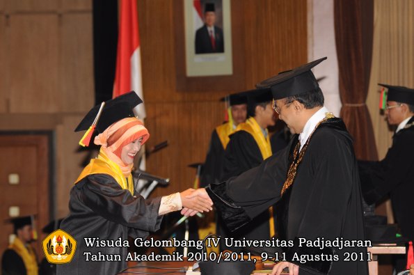 wisuda-fmipa-oleh-rektor-036