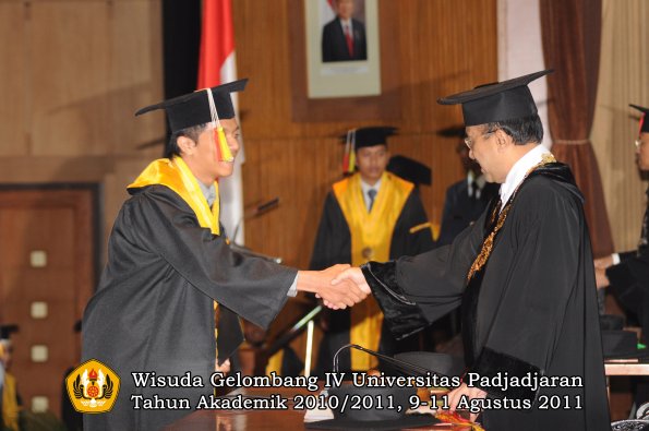 wisuda-fmipa-oleh-rektor-037