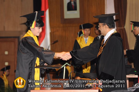 wisuda-fmipa-oleh-rektor-039