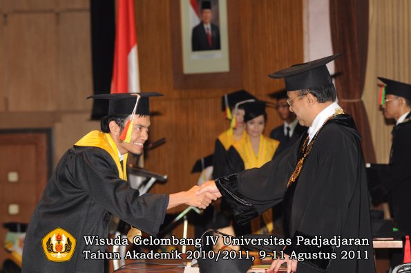 wisuda-fmipa-oleh-rektor-042