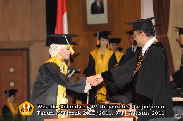 wisuda-fmipa-oleh-rektor-059