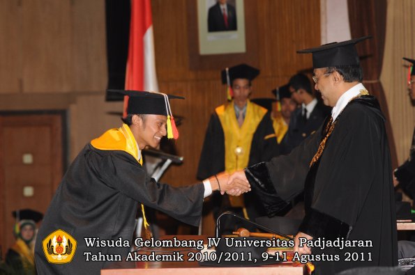 wisuda-fmipa-oleh-rektor-061