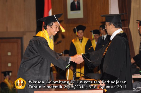 wisuda-fmipa-oleh-rektor-062