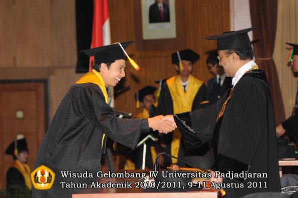 wisuda-fmipa-oleh-rektor-063