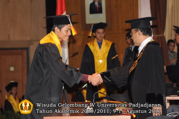 wisuda-fmipa-oleh-rektor-066