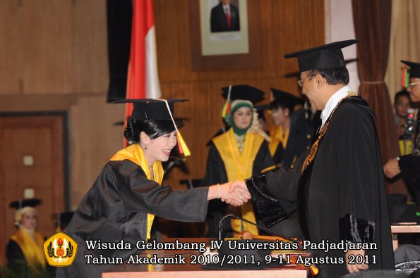 wisuda-fmipa-oleh-rektor-068