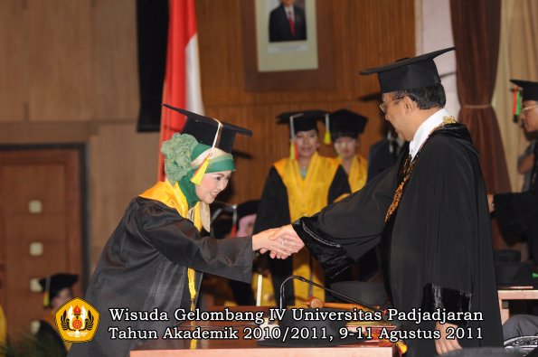 wisuda-fmipa-oleh-rektor-069