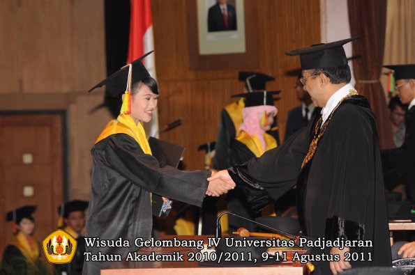 wisuda-fmipa-oleh-rektor-072