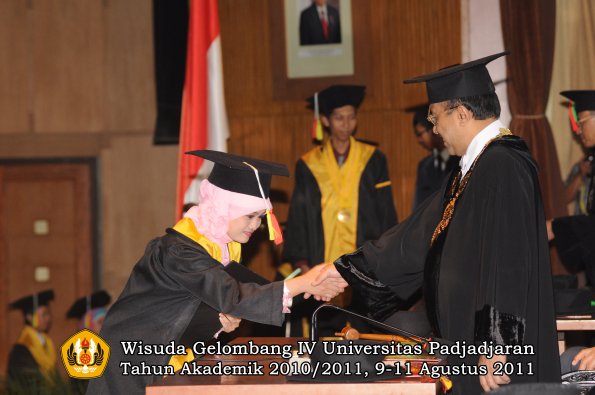 wisuda-fmipa-oleh-rektor-073