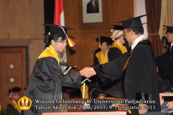 wisuda-fmipa-oleh-rektor-075