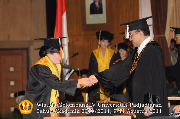 wisuda-fmipa-oleh-rektor-077