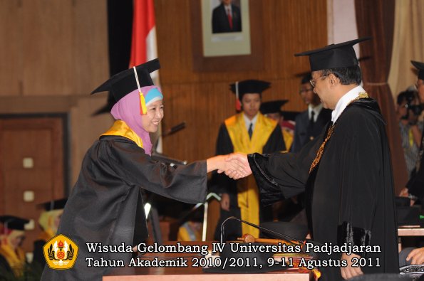 wisuda-fmipa-oleh-rektor-081