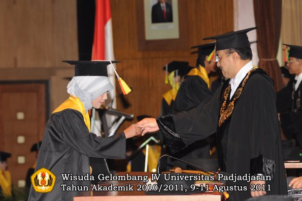 wisuda-fmipa-oleh-rektor-086