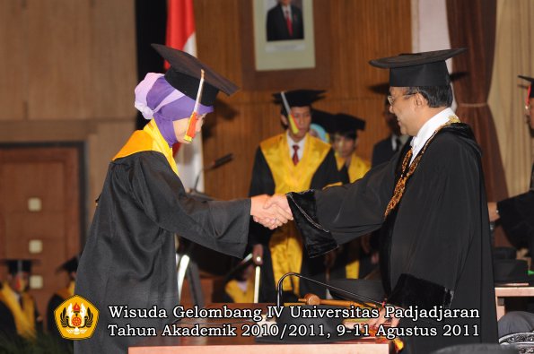 wisuda-fmipa-oleh-rektor-092