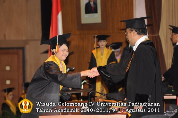 wisuda-fmipa-oleh-rektor-115