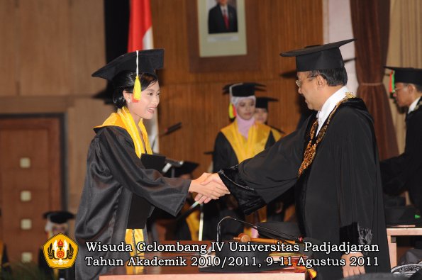 wisuda-fmipa-oleh-rektor-117