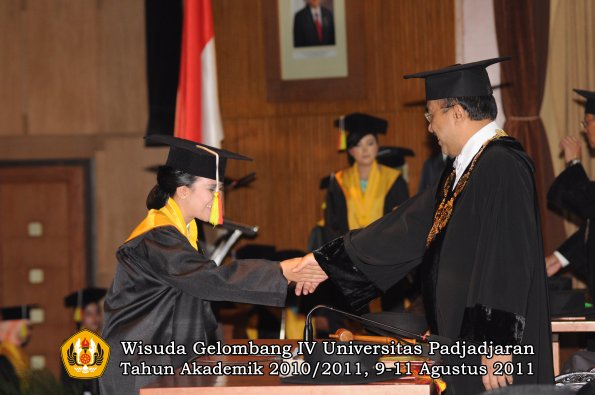 wisuda-fmipa-oleh-rektor-119