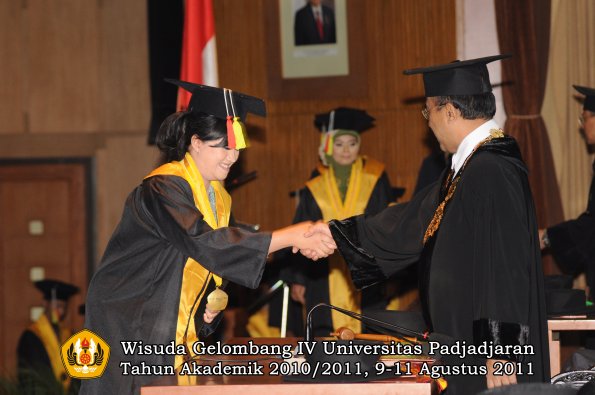 wisuda-fmipa-oleh-rektor-120