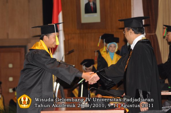 wisuda-fmipa-oleh-rektor-122