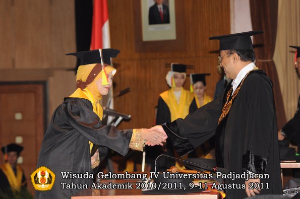 wisuda-fmipa-oleh-rektor-125