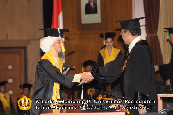 wisuda-fmipa-oleh-rektor-126