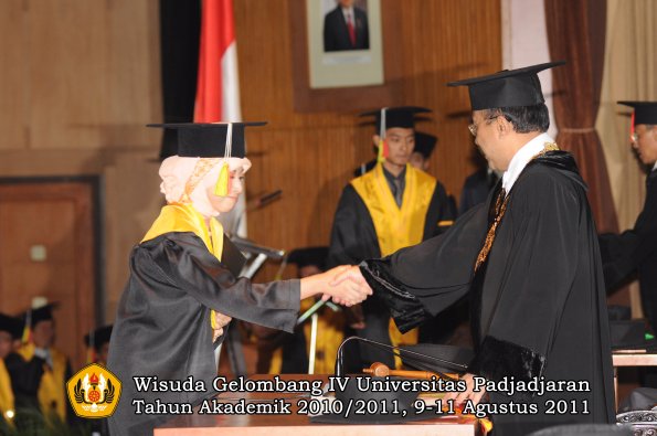 wisuda-fmipa-oleh-rektor-128