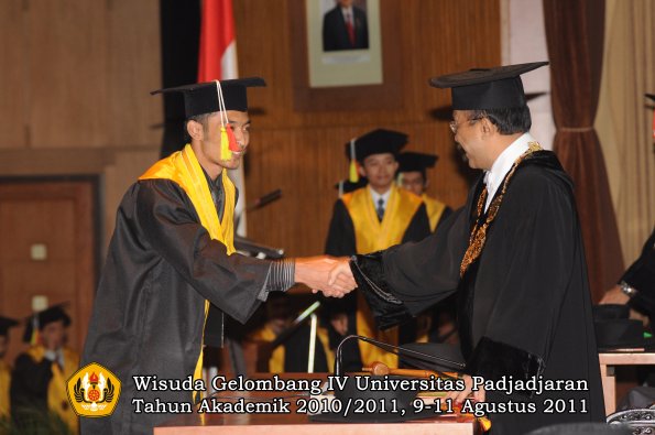 wisuda-fmipa-oleh-rektor-129