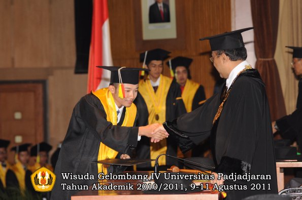 wisuda-fmipa-oleh-rektor-130