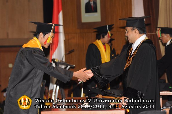 wisuda-fmipa-oleh-rektor-131