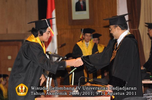 wisuda-fmipa-oleh-rektor-132