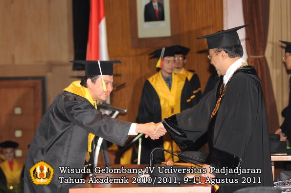 wisuda-fmipa-oleh-rektor-133