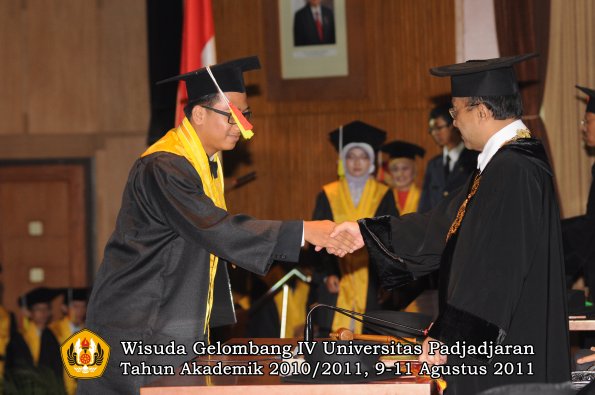 wisuda-fmipa-oleh-rektor-140