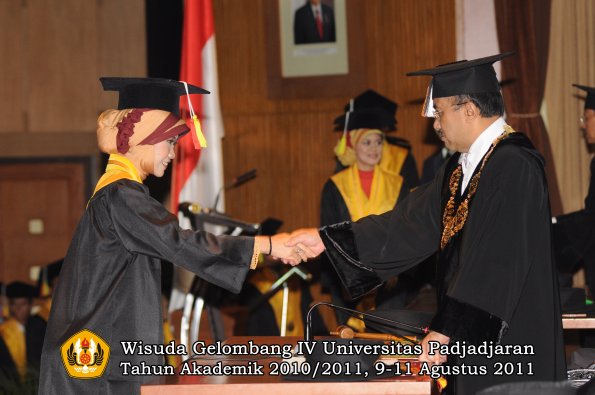 wisuda-fmipa-oleh-rektor-142