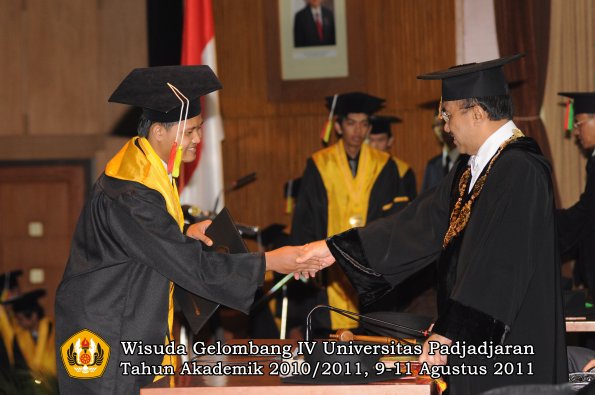 wisuda-fmipa-oleh-rektor-147