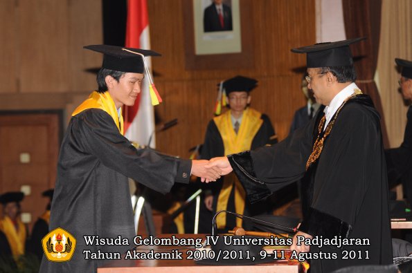 wisuda-fmipa-oleh-rektor-149