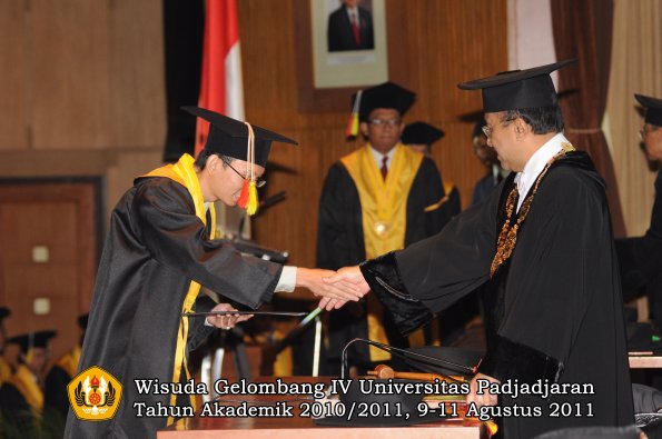 wisuda-fmipa-oleh-rektor-150