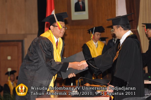 wisuda-fmipa-oleh-rektor-151