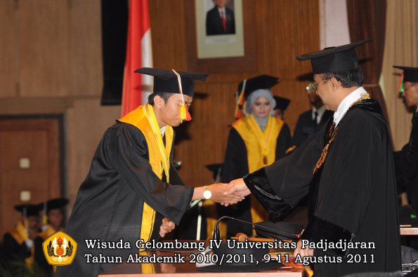 wisuda-fmipa-oleh-rektor-152